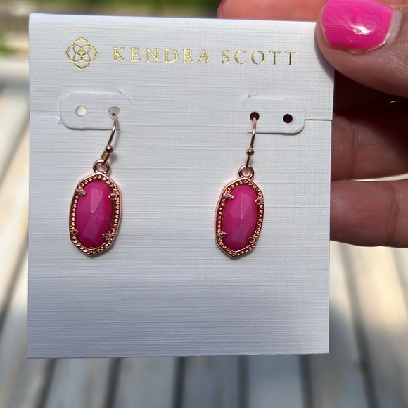 The classic oval shape in the Lee Rose Gold Drop Earrings in Azalea illusion - Picture 5 of 10